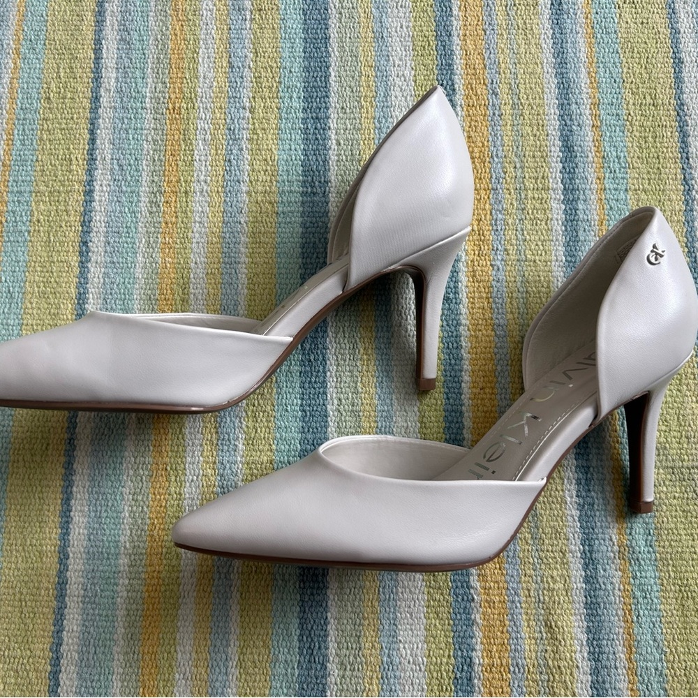 Calvin Klein Gloria Pump